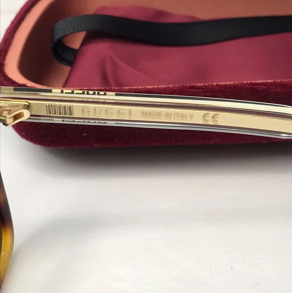 New - 💯 originalGucci Green Rectangular Men's Sunglasses GG0558S 003
